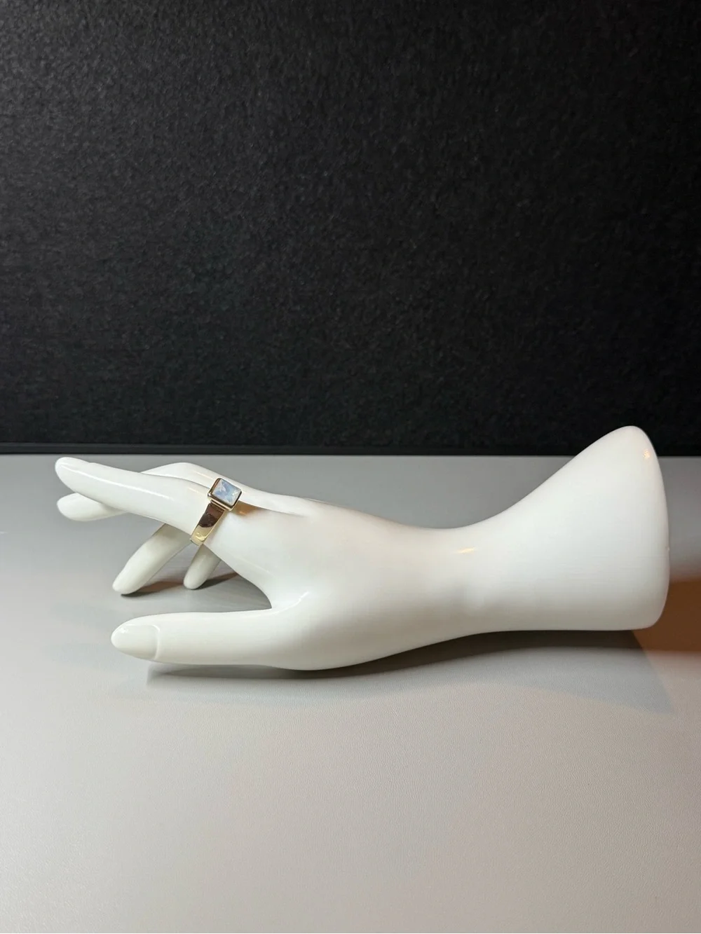 Gold Tone Square Crystal Ring – Size 8 🗽🖤